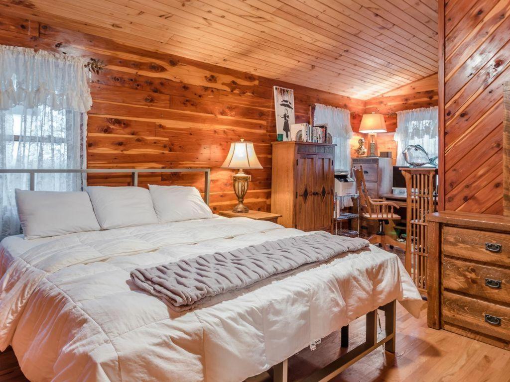 Fly Away Cabin- Modern, Serene, And Convenient Compton Ngoại thất bức ảnh